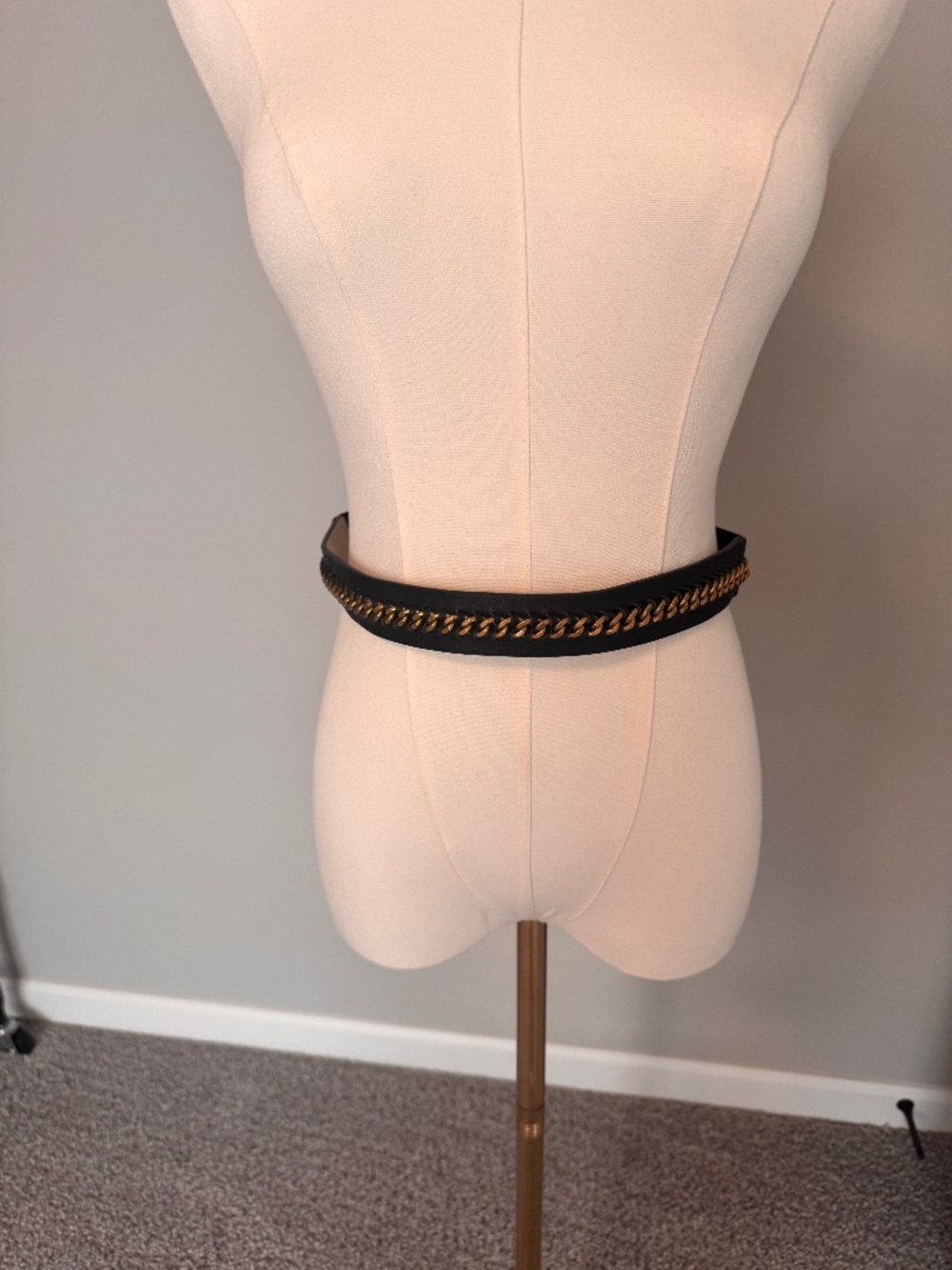 White House Black Market Black Leather Gold Chain Stretch Belt Size Small